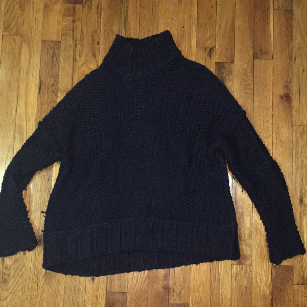 Free People chunky navy raglan turtleneck size S